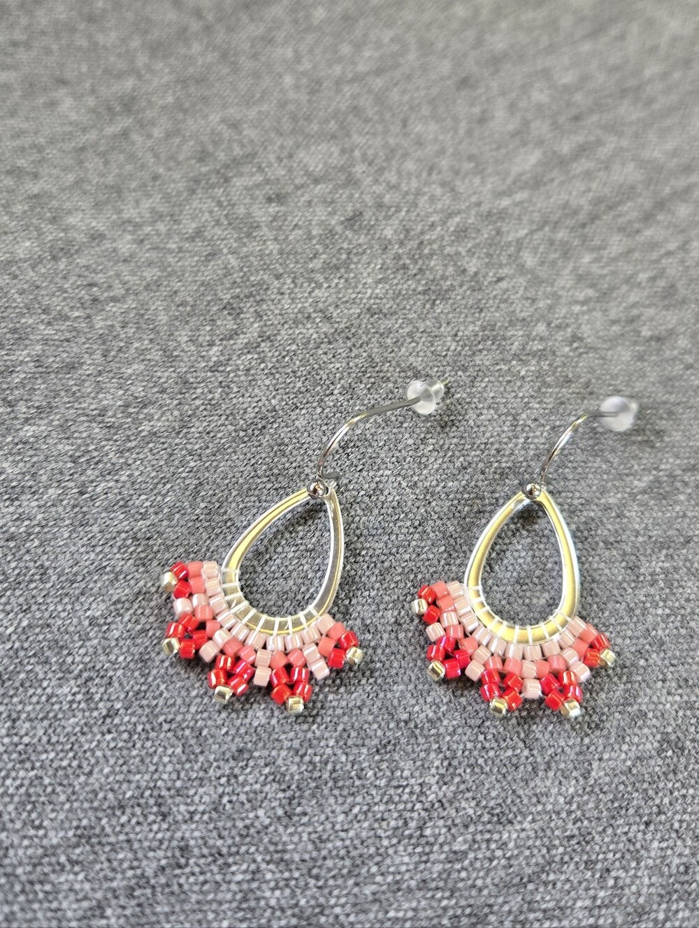 New Handmade Sage Bohème Light Pink & Red Miyuki Beaded Teardrop Earrings